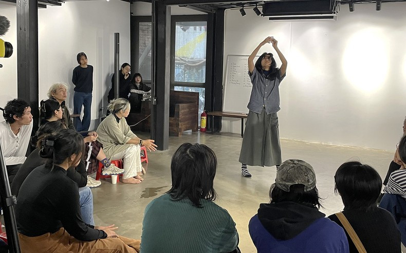 The practice of performing arts at the APD Centre in Hanoi. (Photo: NDO)