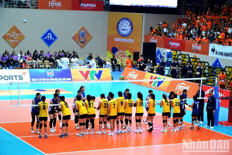 Right after the opening ceremony, the match between Vietnam 1 and Australia took place. (Photo: QUOC HONG) Right after the opening ceremony, the match between Vietnam 1 and Australia took place. (Photo: QUOC HONG)
