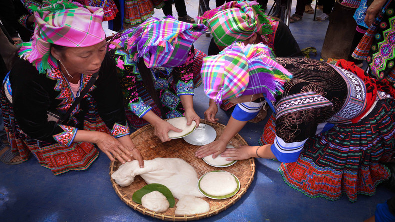 Then the sticky rice parts will be molded into cakes.