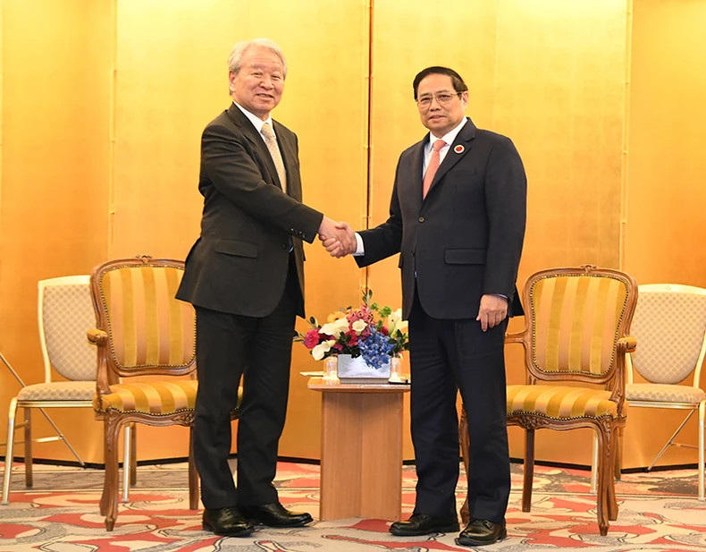 Prime Minister Pham Minh Chinh (R) receives President of the Japan International Cooperation Agency (JICA) Tanaka Akihiko. (Photo: VNA) Prime Minister Pham Minh Chinh (R) receives President of the Japan International Cooperation Agency (JICA) Tanaka Akihiko. (Photo: VNA)