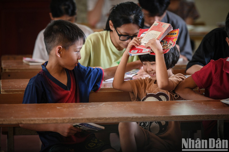 Brothers Quoc Khanh and Anh Nhi have been together at the centre for nearly 8 years. The brother has an ambition of becoming an excellent chef while Anh Nhi loves drawing and fashion design. Brothers Quoc Khanh and Anh Nhi have been together at the centre for nearly 8 years. The brother has an ambition of becoming an excellent chef while Anh Nhi loves drawing and fashion design.