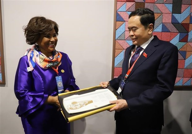 Permanent Vice Chairman of the National Assembly Tran Thanh Man (R) and President of the Angolan National Assembly Carolina Cerqueira (Photo: VNA)