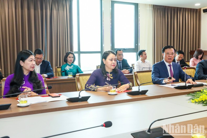 Secretary of Hanoi Municipal Party Committee Dinh Tien Dung, Vice President, General Secretary of the Vietnam Fatherland Front Central Committee Nguyen Thi Thu Ha and other delegates attended the reception.