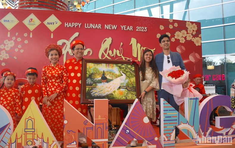 Bride Tuisha and groom Gaurav (India) chose Da Nang for their wedding in January 2023.