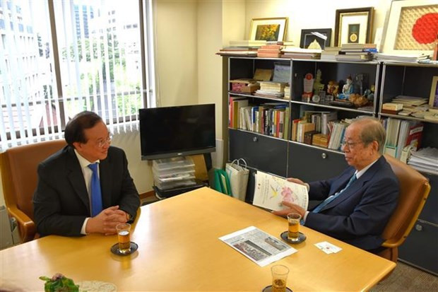 Deputy Minister of Culture, Sports and Tourism Ta Quang Dong (left) and former Japanese Prime Minister Fukuda Yasuo in Tokyo. (Photo: VNA) Deputy Minister of Culture, Sports and Tourism Ta Quang Dong (left) and former Japanese Prime Minister Fukuda Yasuo in Tokyo. (Photo: VNA)