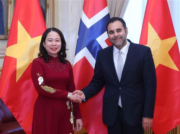 Vice President Vo Thi Anh Xuan (L) meets President of the Norwegian Parliament Masud Gharahkhani (Photo: VNA) Vice President Vo Thi Anh Xuan (L) meets President of the Norwegian Parliament Masud Gharahkhani (Photo: VNA)