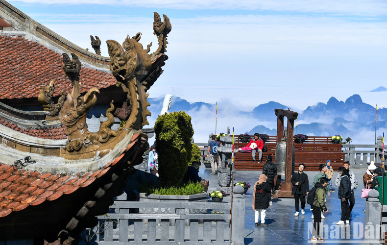 The ancient architectures on the road to Fansipan peak combined with the sea of clouds create a surreal scene like in a historical movie.