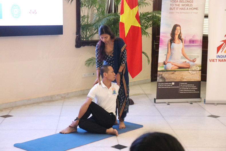 A yoga performance at the press conference. (Photo: Indian Embassy)