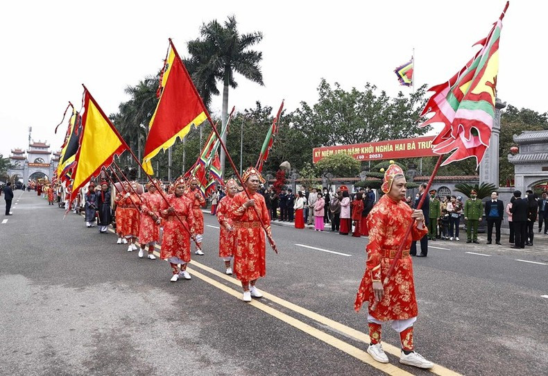The ceremony held to mark the 1983rd anniversary of the Trung Sisters’ Uprising and open the Trung Sister’s Temple Festival. (Photo: VNA) The ceremony held to mark the 1983rd anniversary of the Trung Sisters’ Uprising and open the Trung Sister’s Temple Festival. (Photo: VNA)