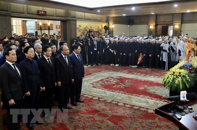 PM Pham Minh Chinh, leaders and former leaders of the Party and State and Deputy PM Le Van Thanh’s family relatives at the memorial service. (Photo: VNA) PM Pham Minh Chinh, leaders and former leaders of the Party and State and Deputy PM Le Van Thanh’s family relatives at the memorial service. (Photo: VNA)