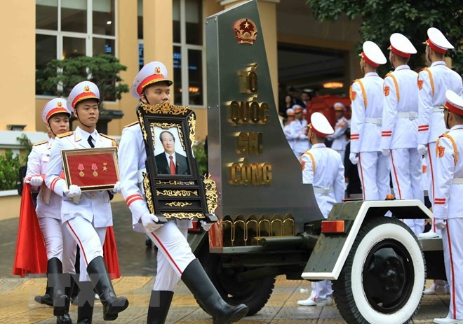 Deputy PM Le Van Thanh's coffin is moved. (Photo: VNA) Deputy PM Le Van Thanh's coffin is moved. (Photo: VNA)