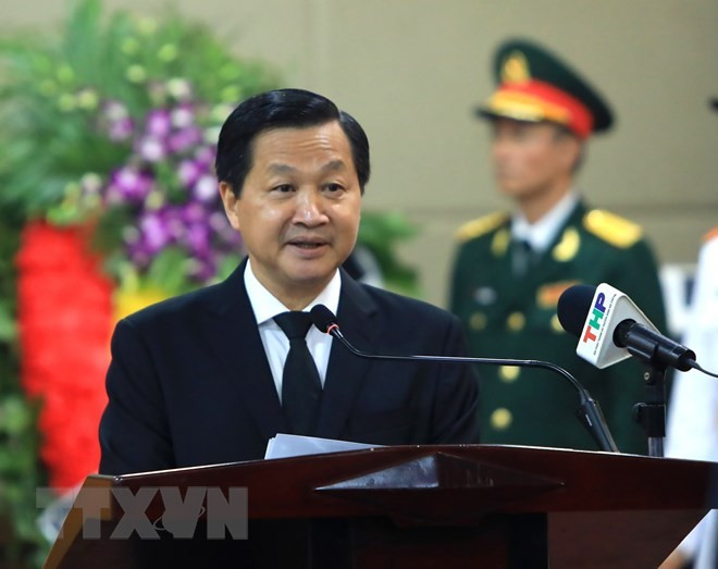 Deputy PM Le Minh Khai reads a eulogy at the memorial service for Deputy PM Le Van Thanh. (Photo: VNA) Deputy PM Le Minh Khai reads a eulogy at the memorial service for Deputy PM Le Van Thanh. (Photo: VNA)