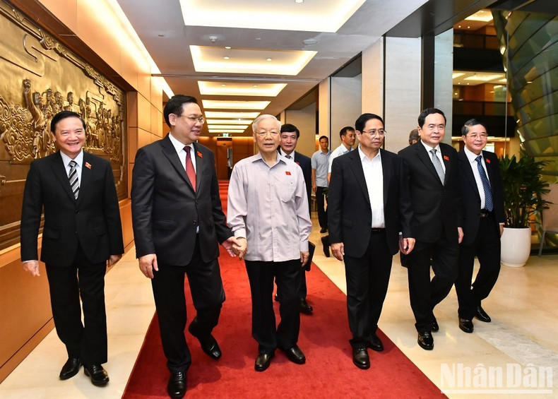 Party General Secretary Nguyen Phu Trong, Prime Minister Pham Minh Chinh, National Assembly Chairman Vuong Dinh Hue, Vice Presidents of the National Assembly and National Assembly leaders attended the question-and-answer session.