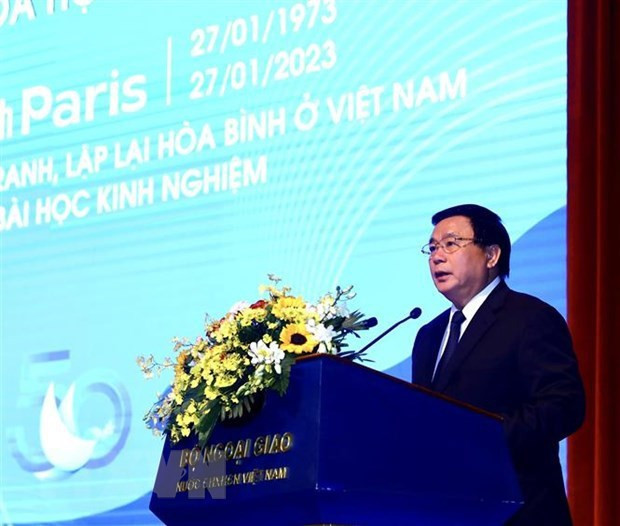 Prof. and Dr Nguyen Xuan Thang, Politburo member, Chairman of the Central Theoretical Council and Director of the Ho Chi Minh National Academy of Politics, addresses the symposium in Hanoi on January 16. (Photo: VNA)