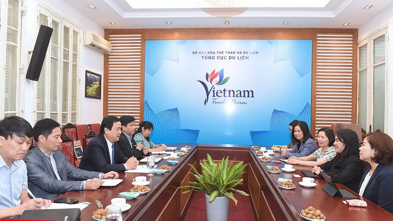 At the working session between Vice President for Public Policy and Government Affairs at Traveloka Widyasari Listyowulan and Director General of the VNAT Nguyen Trung Khanh.