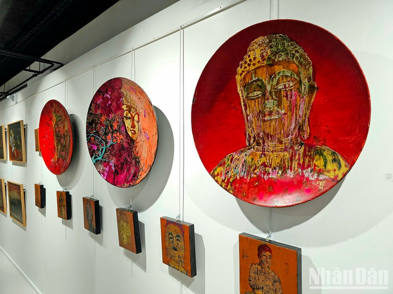 Some works by painter Nguyen Van Ho. (Photo: MINH DUY)