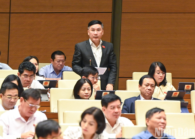 At the Q&A session on November 6 (Photo: NDO) At the Q&A session on November 6 (Photo: NDO)