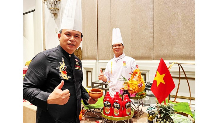 Artisans Le Van Khanh and Le Van Thanh in Thailand