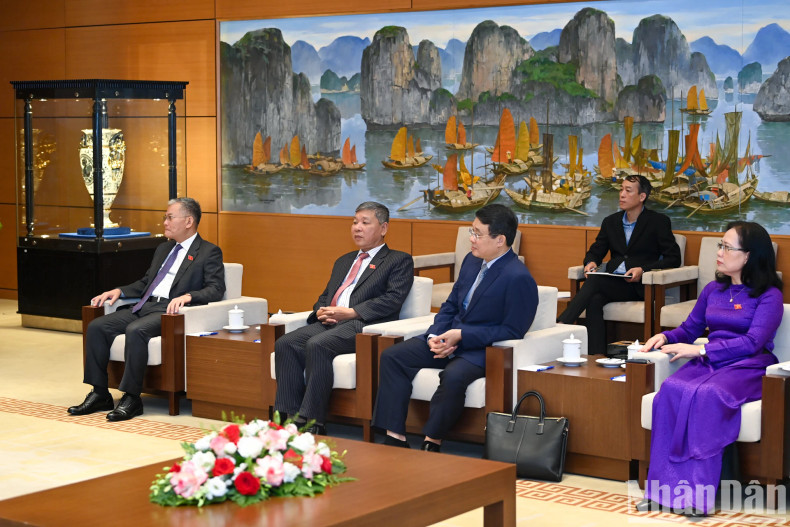 Vietnamese delegates attend the reception.