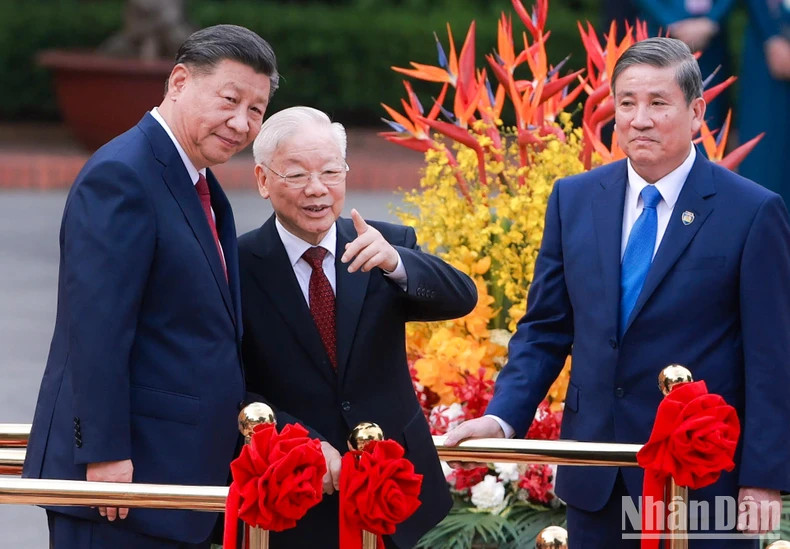 Party General Secretary Nguyen Phu Trong and Chinese Party General Secretary and President Xi Jinping at the welcome ceremony.