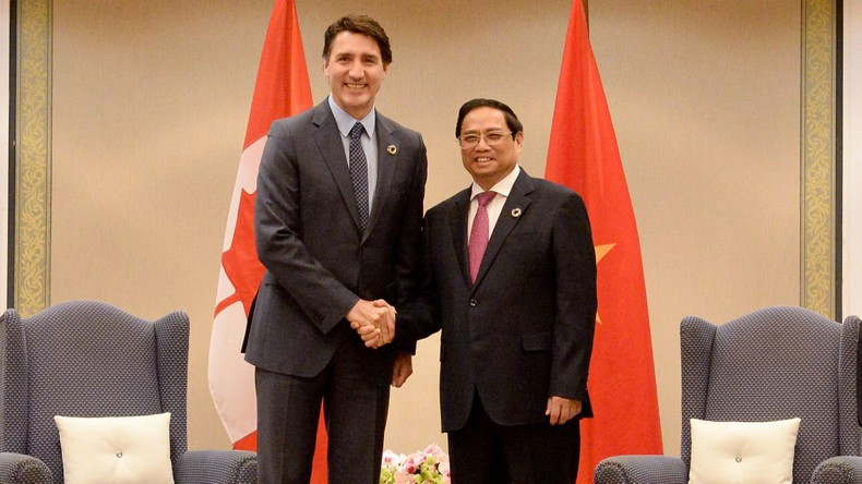 Prime Minister Pham Minh Chinh (R) and his Canadian counterpart Justin Trudeau (Photo: Thanh Giang)