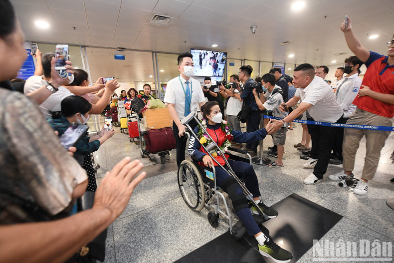 In Pictures: Vietnamese women’s football team returns home to fans’ warm welcome ảnh 6 In Pictures: Vietnamese women’s football team returns home to fans’ warm welcome ảnh 6