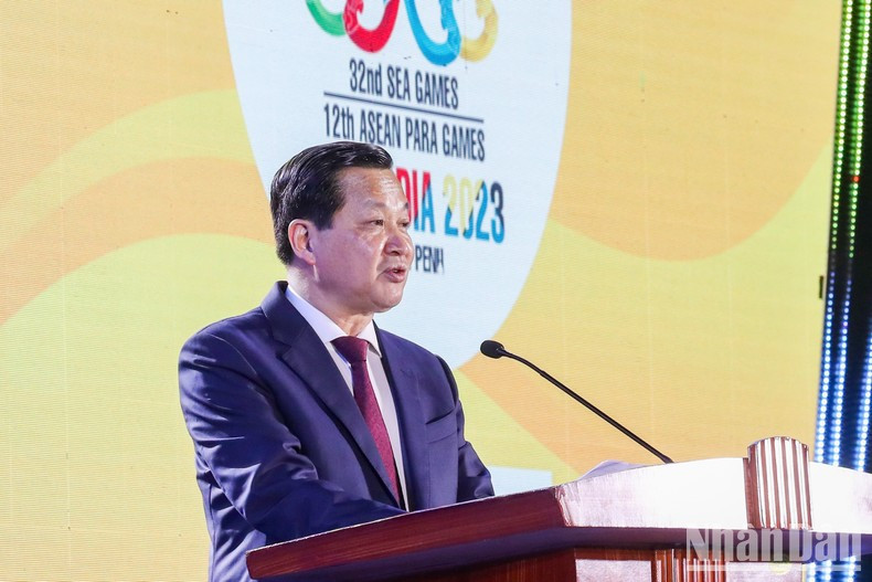 Deputy Prime Minister Le Minh Khai speaks at the ceremony. Deputy Prime Minister Le Minh Khai speaks at the ceremony.