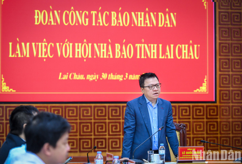 Concluding the working session, Nhan Dan Newspaper’s Editor-in-chief Le Quoc Minh asked the Provincial Journalists’ Association and press agencies of Lai Chau Province, to further uphold their role and improve professionalism, to meet the development trend of the modern press.