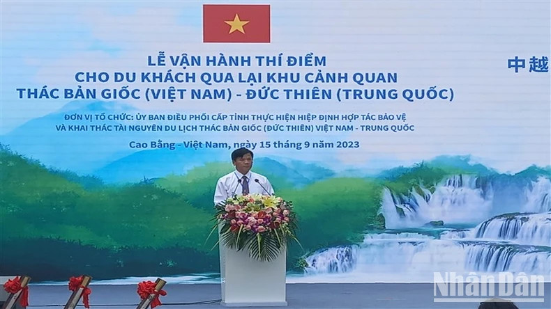 Leader of Cao Bang Province speak at the ceremony.