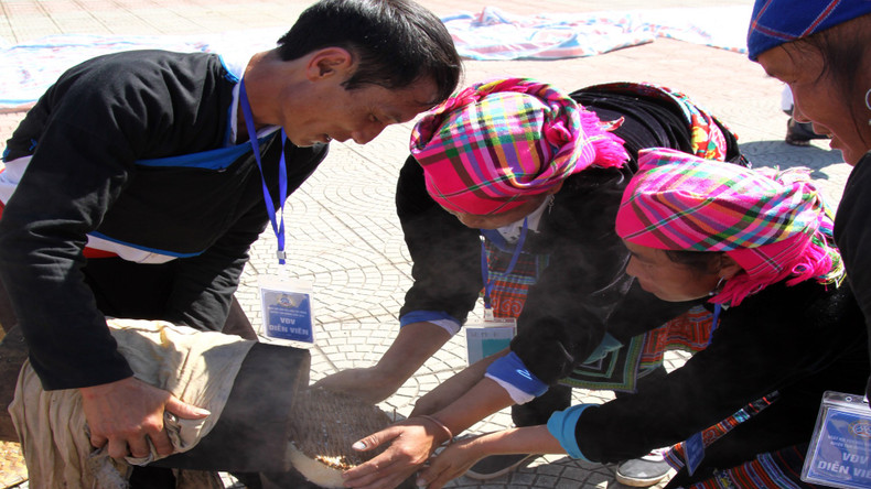 The cooked sticky rice will be put into a mortar to be pounded.