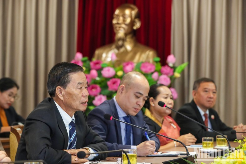 President of the Central Committee of the Lao Front for National Construction Sinlavong Khoutphaythoune speaks at the reception.