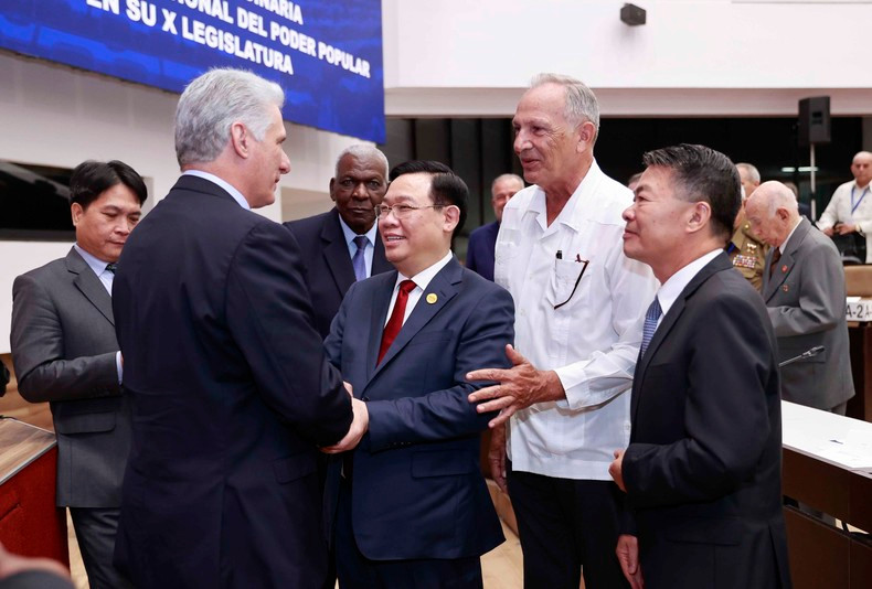 First Secretary of the Communist Party of Cuba Central Committee and President of Cuba Miguel Díaz-Canel and NA Chairman Vuong Dinh Hue at the special session. (Photo: DOAN TAN) First Secretary of the Communist Party of Cuba Central Committee and President of Cuba Miguel Díaz-Canel and NA Chairman Vuong Dinh Hue at the special session. (Photo: DOAN TAN)