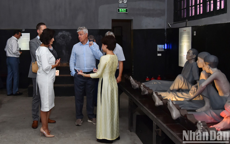 Located in the heart of the capital city, Hoa Lo Prison Relic Site is a proof of the revolutionary struggle and a symbol of the indomitable and resilient spirit of the Vietnamese patriots imprisoned here.