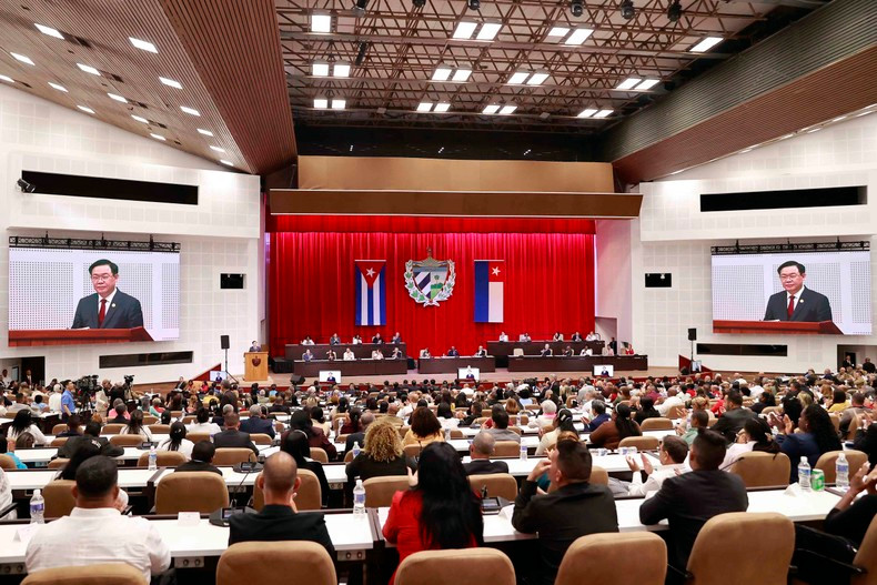 NA Chairman Vuong Dinh Hue attends the special session of the 10th Cuban National Assembly. (Photo: DOAN TAN) NA Chairman Vuong Dinh Hue attends the special session of the 10th Cuban National Assembly. (Photo: DOAN TAN)