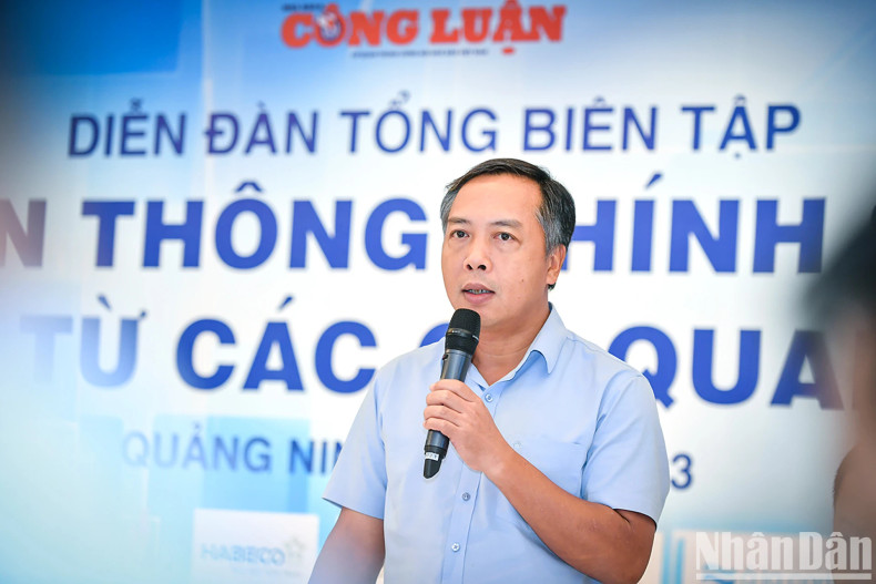 The forum’s organising committee listens to the frank and enthusiastic sharing and exchanges of representatives from press agencies, to reach a consensus in proposing several solutions to remove obstacles, in the implementation of policy communication by the press, so that the media is truly an important resource to create great strength and high efficiency in building and implementing policies. The forum’s organising committee listens to the frank and enthusiastic sharing and exchanges of representatives from press agencies, to reach a consensus in proposing several solutions to remove obstacles, in the implementation of policy communication by the press, so that the media is truly an important resource to create great strength and high efficiency in building and implementing policies.