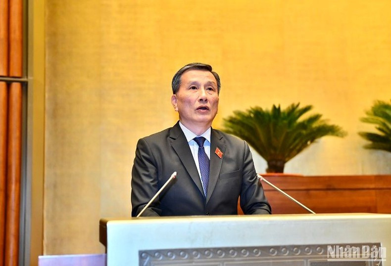 Chairman of the NA Committee for Science, Technology, and Environment Le Quang Huy delivers a verification report on the draft. (Photo: NDO) Chairman of the NA Committee for Science, Technology, and Environment Le Quang Huy delivers a verification report on the draft. (Photo: NDO)