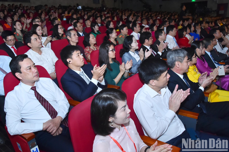 The delegates attend the programme.