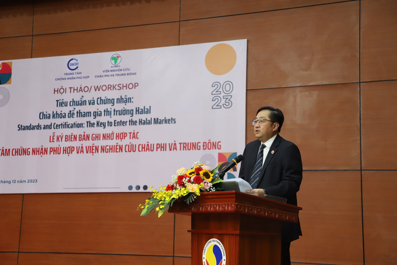 Malaysian Ambassador to Vietnam Dato’Tan Yang Thai speaks at the workshop. (Photo: the organisers)