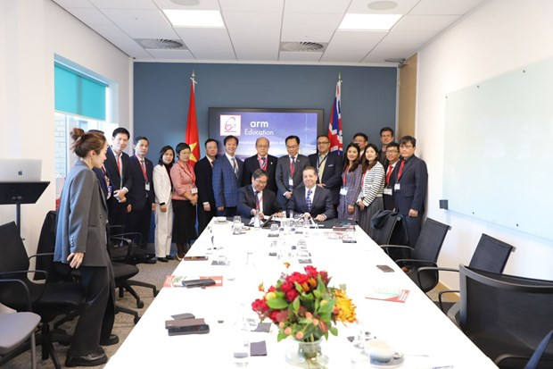 Nine MoUs are signed between Vietnam and British universities, enterprises, and the association of Vietnamese intellectuals in the UK and Ireland. (Photo: VNA)