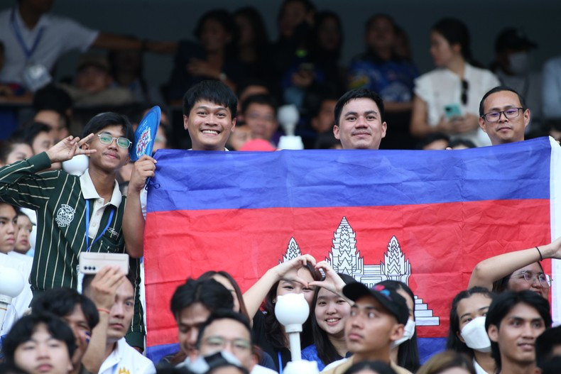 Cambodian people filled the stands for the opening ceremony of the 32nd SEA Games.