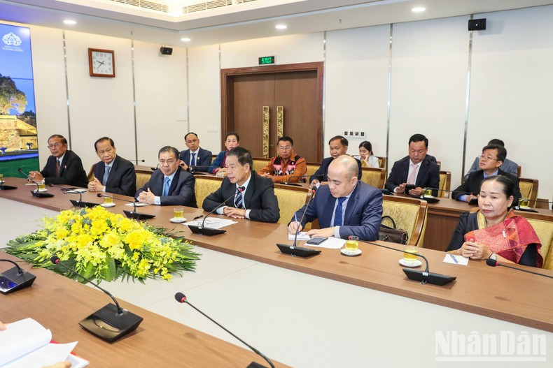 President of the Central Committee of the Lao Front for National Construction Sinlavong Khoutphaythoune and other members of the Lao delegation at the reception.
