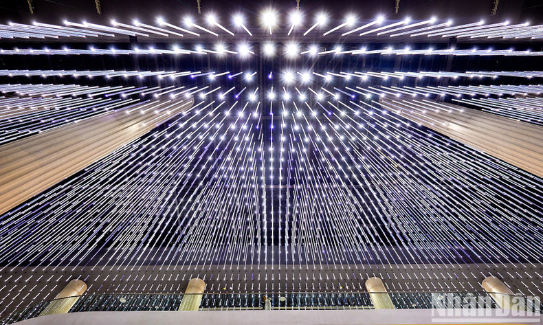 The lighting system makes the theatre shimmering at night.