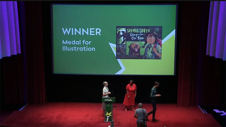 The image of the comic at the announcement ceremony of the Yoto Carnegie Medal for Illustration. (Photo courtesy of Kim Dong Publishing House) The image of the comic at the announcement ceremony of the Yoto Carnegie Medal for Illustration. (Photo courtesy of Kim Dong Publishing House)