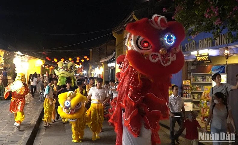 The Mid-Autumn Festival in Hoi An The Mid-Autumn Festival in Hoi An