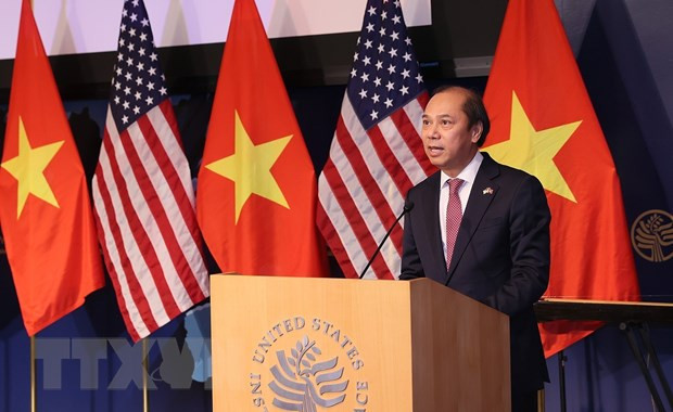 Ambassador Nguyen Quoc Dung addresses the event. (Photo: VNA)