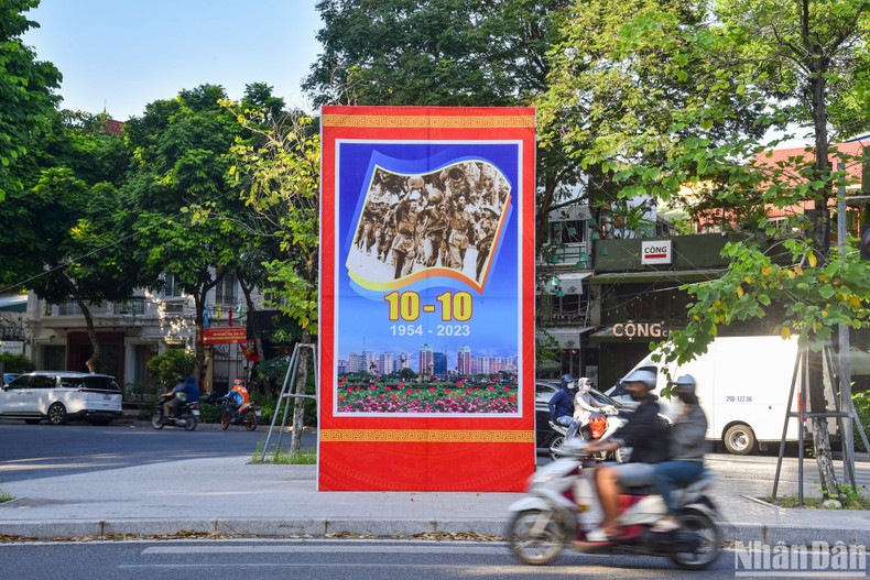 The large posters are placed at crowded intersections, attracting all eyes.