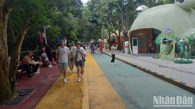 At Ban Gioc-Detian Waterfalls Scenic Area, on the Chinese side.