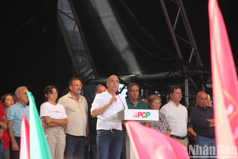 Speaking at a meeting to honour forces, the General Secretary of the PCP reaffirmed the PCP’s platform “Advanced democracy - Values of April in the future of Portugal”.