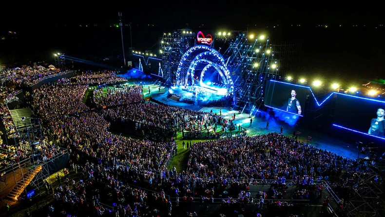 A large number of audiences attend Maroon 5's show in Phu Quoc. (Photo: 9Wonders) A large number of audiences attend Maroon 5's show in Phu Quoc. (Photo: 9Wonders)