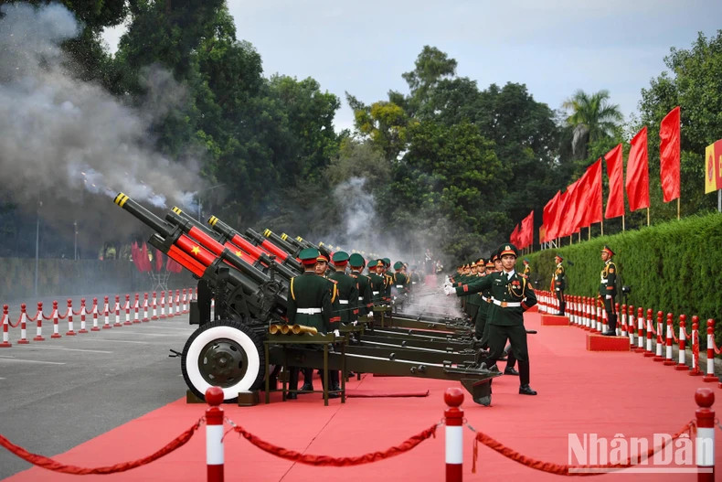 The 21-cannon salute ceremony to welcome Chinese Party General Secretary and President Xi Jinping and his spouse.